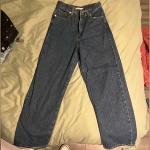 Levi’s high waisted straight med/dark wash jeans